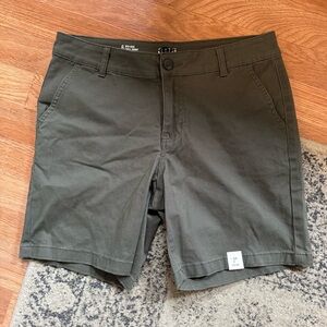 🔴 A New Approach Size 6 Green Shorts